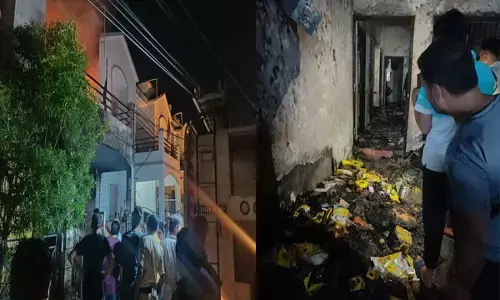 Ambikapur Police: मकान में लगी भीषण आग, अंदर फंसे 3 बच्चों समेत 5 लोग, फिर ऐसे पुलिस ने किया रेस्क्यू...