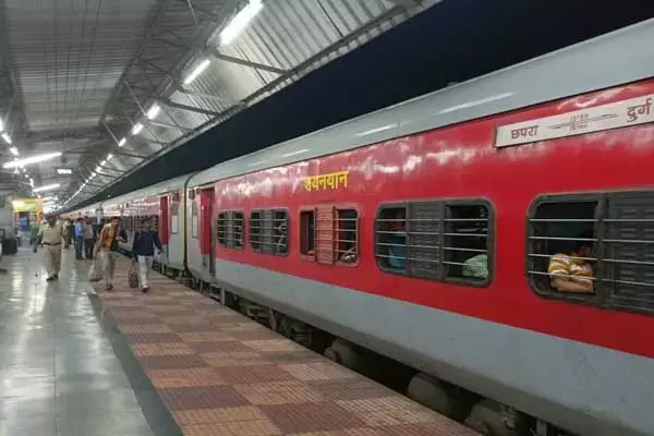 Rail News: चुनावी सीजन में दौड़ी स्‍पेशल ट्रेन, काटेगी जेब: रेल यात्रियों के लिए चलेगी 58 विशेष ट्रेन