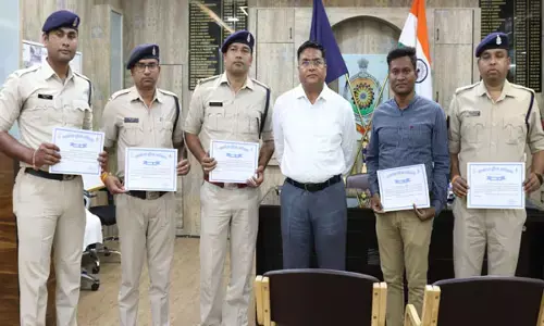 Ambikapur News: OLX पर विज्ञापन देखकर खरीदने आता था मोबाइल, फिर पिता से बात करने का झांसा देकर फोन लेकर हो जाता था फरार...