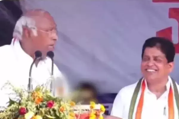 Chhattisgarh Loksabha Chunav 2024: जांजगीर में खड़गे के बिगड़े बोल: कांग्रेस प्रत्‍याशी के लिए वोट मांगते हुए राम और शिव को लेकर कह दी यह बड़ी बात.., देखें वीडियो...