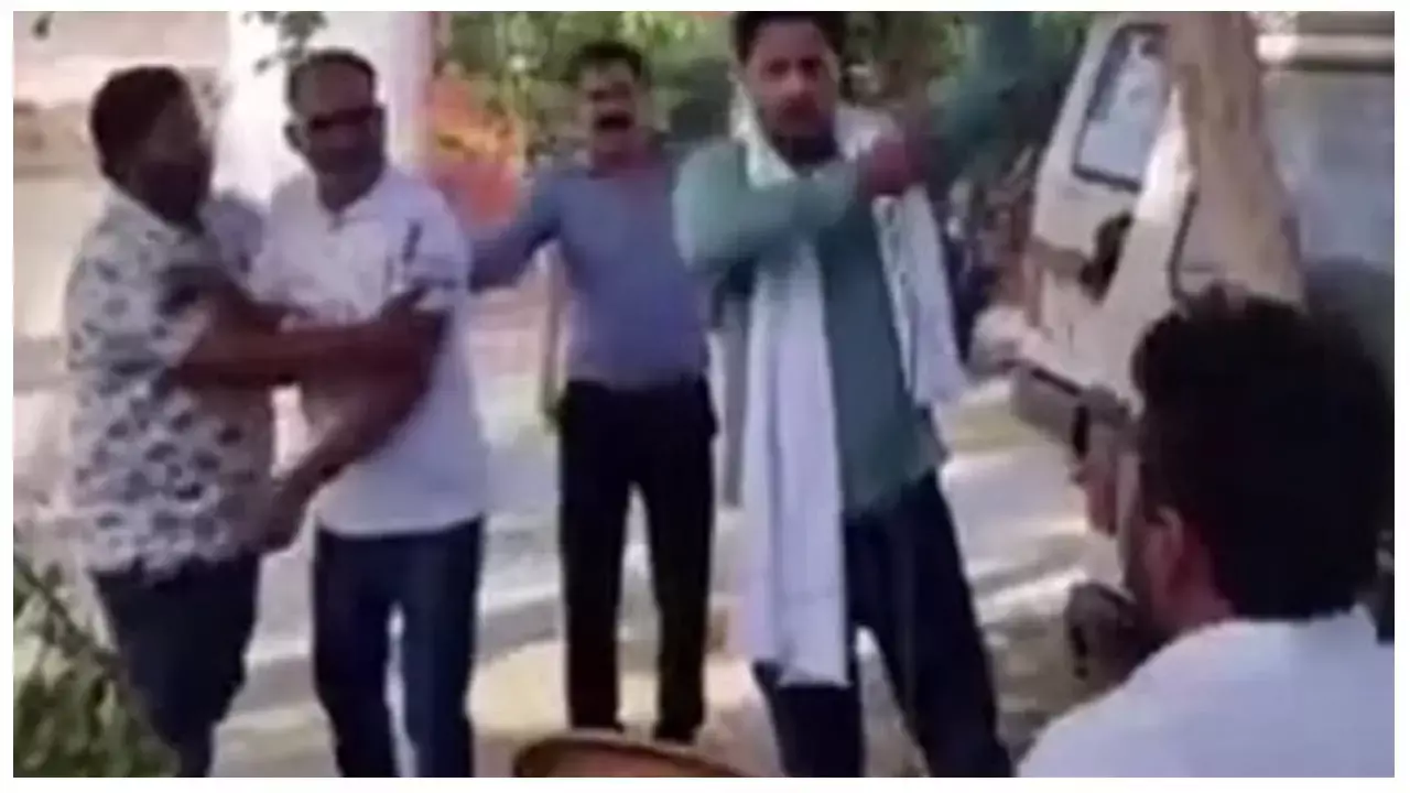 Amethi Lok Sabha Seat: अमेठी सीट पर उम्मीदवार घोषित न होने से दुखी कांग्रेस नेता, अध्यक्ष ने की आत्महत्या की कोशिश