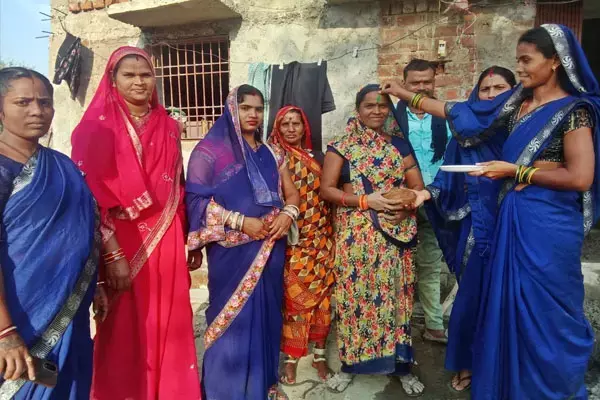 CG घर आ जा संगी: छत्तीसगढ़ के इस जिला प्रशासन के आग्रह पर वोट डालने घर लौटे पलायन किए 8 हजार मजदूर