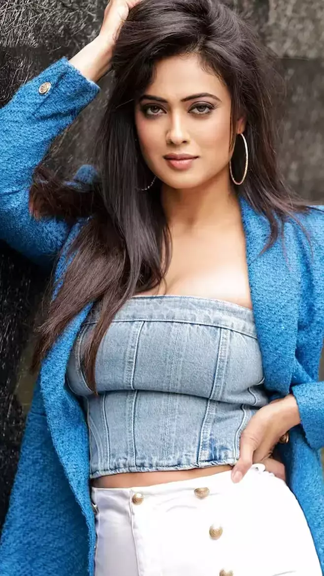 Shweta Tiwari Dating: 2 बच्चे, 2 दर्दनाक शादी, अब 10 साल छोटे एक्टर को डेट कर रहीं श्वेता तिवारी? जानिए