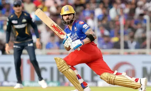 RCB vs GT Pitch Report: आज बेंगलुरु और गुजरात के बीच होगी भिड़ंत, जानें प्लेइंग इलेवन, पिच रिपोर्ट