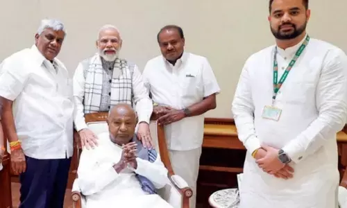 Prajwal Revanna Case: पूर्व PM देवेगौड़ा के बेटे और पोते की बढ़ीं मुश्किलें, फिर लुकआउट नोटिस जारी