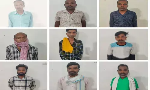 अंबिकापुर पुलिस ने 9 जुआरियों को पकड़ा, चार्जेबल बल्ब लगाकर खेल रहे थे जुआ, 2 लाख नगदी जब्त....