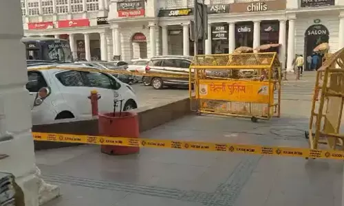 Delhi Crime News: दिल्ली के कनॉट प्लेस में लावारिस बैग मिलने से हड़कंप, मौके पर बम निरोधक दस्ता