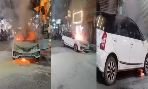 Video-Raipur Burning Car: चलती कार में लगी भीषण आग, पति-पत्नी ने ऐसे बचाई जान...