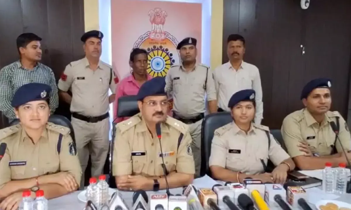 Bilaspur Crime News: पत्नी के प्रेमी को पति ने दी खौफनाक सजा, हत्या कर जलाया, अंधे कत्ल की गुत्थी सुलझाने पुलिस को गांव में करना पड़ा 12 दिन कैंप... Bilaspur Crime News: पत्नी के प्रेमी को पति ने दी खौफनाक सजा, हत्या कर जलाया, अंधे कत्ल की गुत्थी सुलझाने पुलिस को गांव में करना पड़ा 12 दिन कैंप...