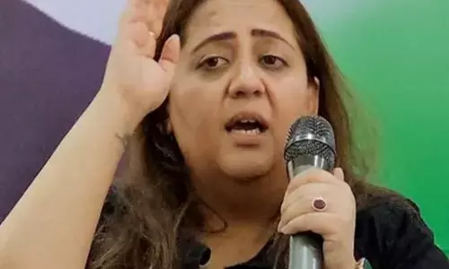 Radhika Kheda: राधिका खेड़ा का गंभीर आरोप: 3 लोगों ने कमरे में बंद किया था, शराब का ऑफर किया, रात को एक बजे दरवाजे पर नॉक किया, शुक्‍ला ने कहा- बेबुनियाद हैं आरोप