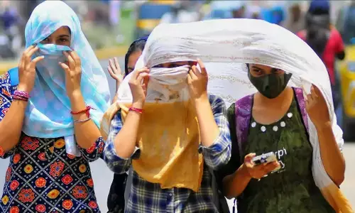 Heat Wave Alert: भीषण गर्मी के लिए हो जाएं तैयार, तापमान 44-45 तक पहुंचा, उत्तर भारत में बरस रही आग