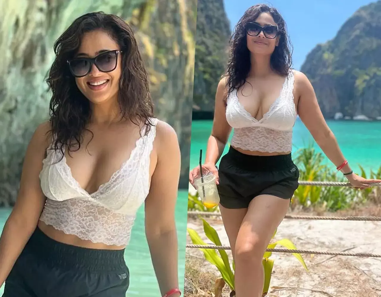 Shweta Tiwari Bold Photo: चिलचिलाती गर्मी में श्वेता तिवारी ने बोल्ड कपड़े पहन पानी में लगाई आग, कातिलाना फिगर देख उड़ जाएंगे होश