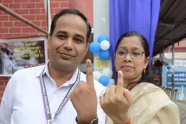 रायपुर में केवल 9.78 प्रतिशत मतदान अभनपुर	6.6... ... Third phase of voting in Chhattisgarh: तीसरे चरण के लिए मतदान शुरू: CG की 7 सहित देश की 93 सीटों के लिए वोटिंग, राज्य में 1 करोड़ 39 लाख वोटर करेंगे 168 प्रत्‍याशियों के भाग्‍य का फैसला