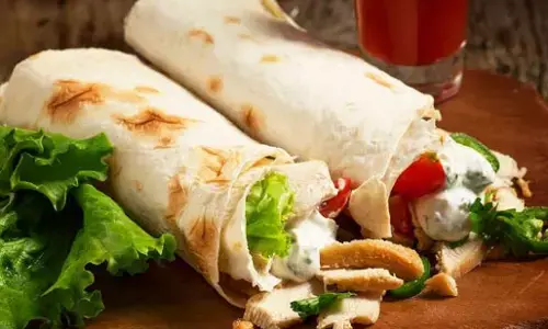 Chicken Shawarma News: चिकन शोरमा खाने से युवक की मौत, 2 व्यक्ति गिरफ्तार, जानिए पूरा मामला