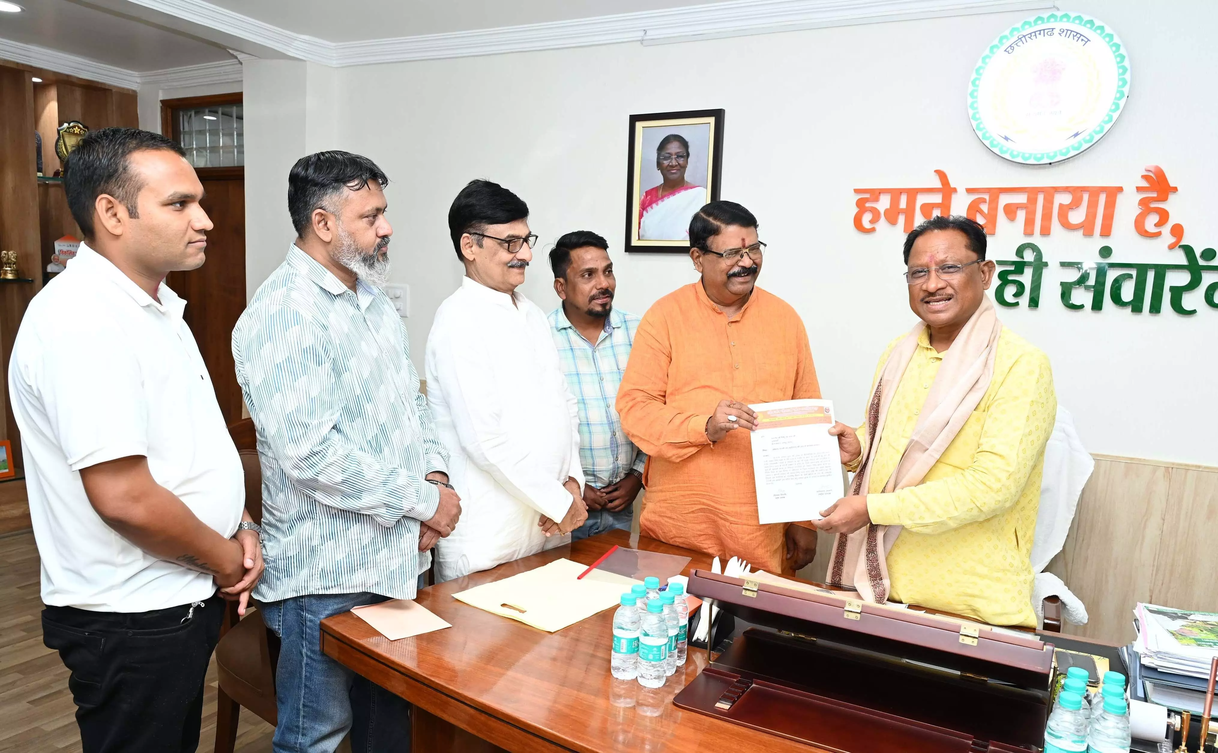 मीसा बंदियों ने सीएम से की भेंट: लोकतंत्र... ... Chhattisgarh Top News Today: ...जारी है नेताओं की चुनावी यात्रा... सहित पढ़ें दिनभर की प्रमुख खबरें...