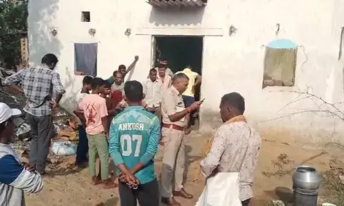 कोरबा न्यूज: एक ही परिवार के तीन लोगों की हत्या, पति-पत्नी और दो साल के मासूम को बेरहमी से मार डाला, घर में मिली तीनों की लाश...