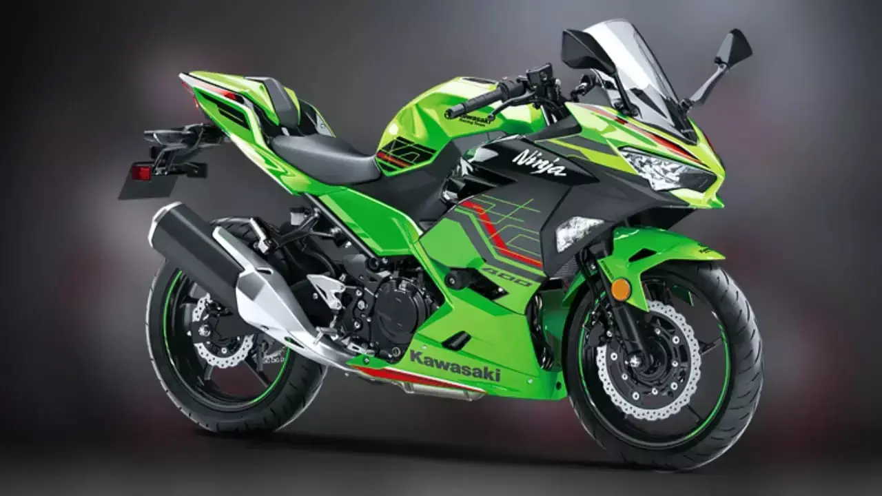 Kawasaki Ninja 400 Discontinued India: कम बिक्री और बढ़ती कीमतों के कारण भारत में बंद हुई कावासाकी निंजा 400 धांसू बाइक, निंजा 500 ने ली इसकी जगह