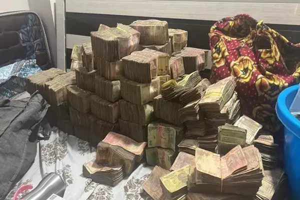 Bhopal Police Raid: झारखंड के बाद भोपाल में कैश कांड, कारोबारी के घर छापेमारी में मिला बड़ी मात्रा में कैश, रकम देख पुलिस भी हैरान
