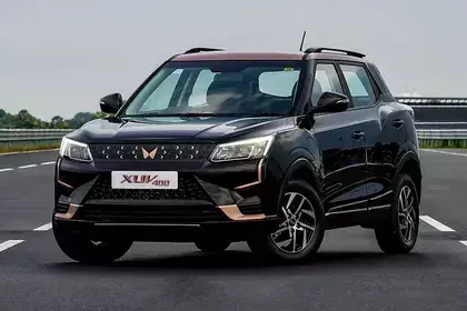Mahindra XUV400 Electric: इलेक्ट्रिक गाड़ियों के शौकीनों के लिए झटका! XUV400 की बिक्री में आयी 61% की गिरावट, जानिए क्या है वजह