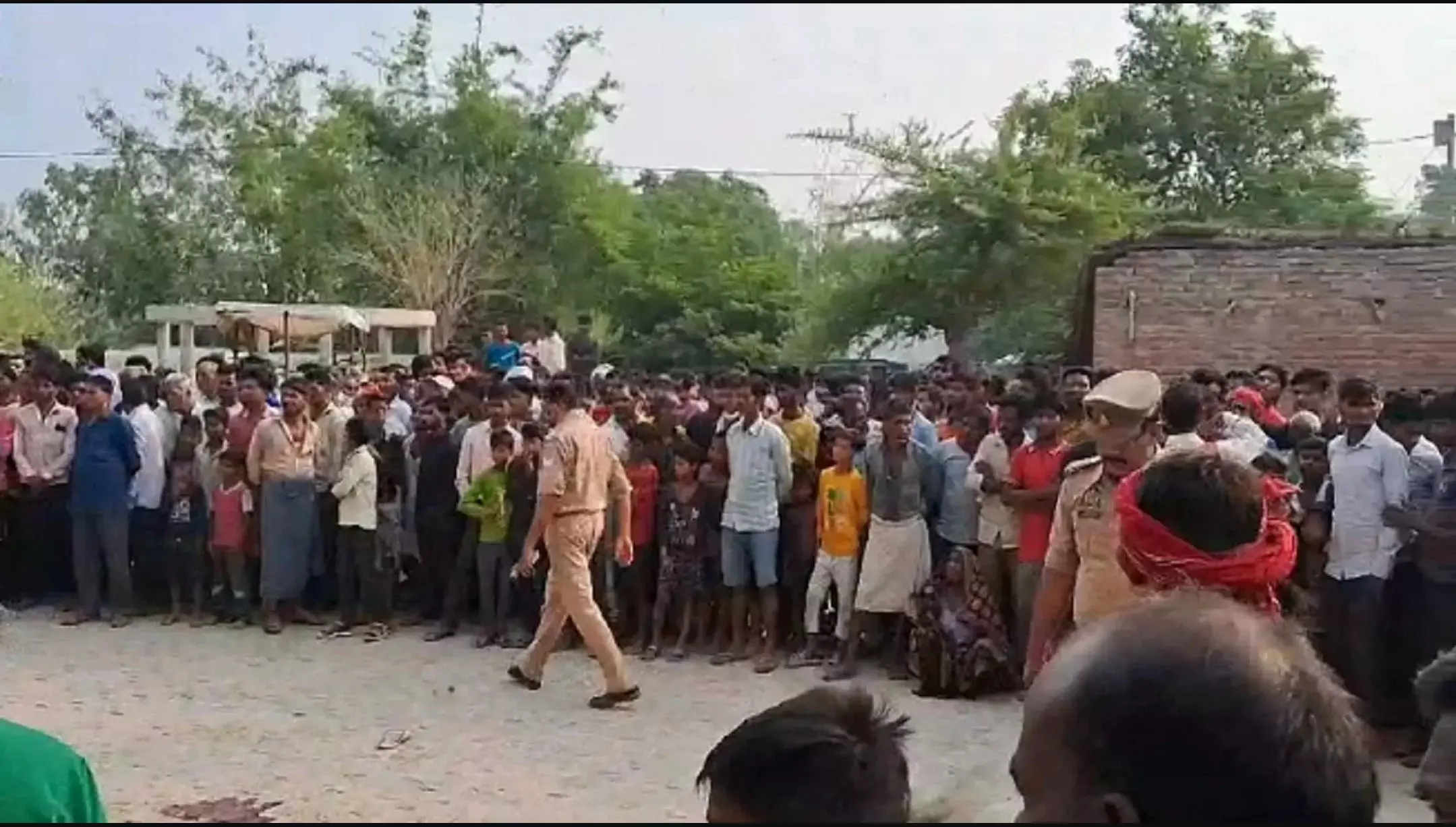 Sitapur Crime News: सीतापुर में 5 लोगों की हत्या के बाद दरिंदे बेटे ने की खुदकुशी, पत्नी की हथौड़े से ली जान, मां को मारी गोली