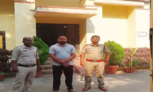 Raigarh News:  फोटो-वीडियो वायरल करने की धमकी देकर दुष्कर्म, पुलिस ने आरोपी को किया गिरफ्तार...