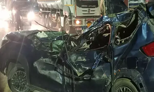 Hapur Accident: हापुड़ में 6 लोगों की दर्दनाक मौत, ट्रक से टकराकर हुआ हादसा, गाजियाबाद से नैनीताल घूमने जा रहे थे दोस्त