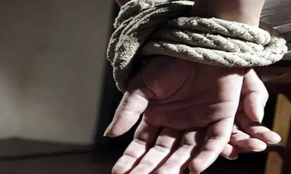 Budaun News: बदायूं में युवक को प्यार करने की मिली ऐसी सजा, देखने वालों की काँप गई रूह