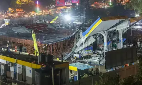 Ghatkopar Hoarding Collapse: मुंबई के घाटकोपर में दर्दनाक हादसा: होर्डिंग गिरने से 14 लोगों की मौत, 70 से ज्यादा घायल