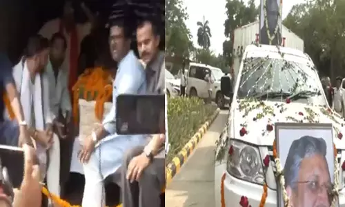 Sushil Kumar Modi funeral: फूलों से सजी गाड़ी में सुशील मोदी के आवास पहुंचा उनका पार्थिव शरीर,