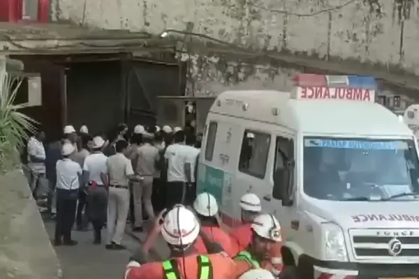 Jhunjhunu News: झुंझुनूं HCL खदान में बड़ा हादसा, लिफ्ट टूटने से 14 अधिकारी फंसे, 11 घंटे बाद निकाला गया बाहर