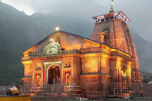 Chardham Yatra 2024: चारधाम यात्रा में VIP दर्शन पर 31 मई तक लगी रोक, रील बनाने पर प्रतिबंध, सरकार ने आदेश किया जारी
