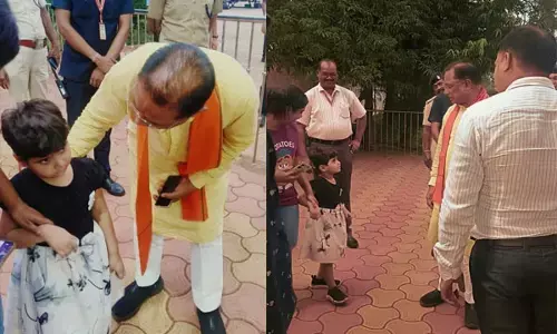 बाल मनुहार के साथ आत्मीय पल को साझा किया मुख्यमंत्री विष्णुदेव ने, कहा - उन नन्हें-नन्हें कदमों की बात कुछ और थी...