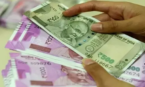 Bhadohi News Hindi: भदोही में किसान के खाते में आए 100 अरब रुपए, बैंक के उड़े होश