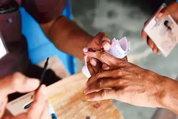 Lok Sabha Elections 2024 Phase 5 Voting: देश में पांचवें चरण का मतदान शुरू, आज होगा 695 उम्मीदवारों का फैसला, जानिये कहां-कहां है मतदान