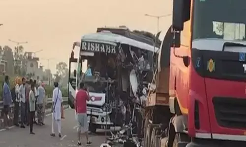 Punjab Accident News: पंजाब में ट्रॉले से टकराई श्रद्धालुओं से भरी बस, 2  की मौत, 15 घायल, इंदौर के रहने वाले थे यात्री