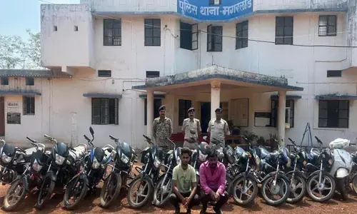 Dhamtari Crime News: मोटर सायकल चोर गिरोह पर धमतरी पुलिस की दूसरी बड़ी कार्रवाई, 15 बाइक व चार आरोपी गिरफ्तार