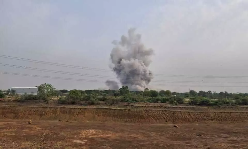 CG ब्लास्ट ब्रेकिंग: बेमेतरा बारूद फैक्ट्री में... ... Chhattisgarh Top News Today: प्राइवेट स्‍कूल प्रबंधकों की लगेगी क्‍लास... सहित पढ़ें दिनभर की प्रमुख खबरें...