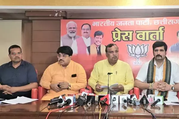 Chhattisgarh News: नक्‍सलवाद को लेकर बीजेपी का कांग्रेस पर बड़ा अटैक: झीरम की बरसी के दिन नक्‍सलियों के समर्थन में बैज की पीसी पर उठाया सवाल