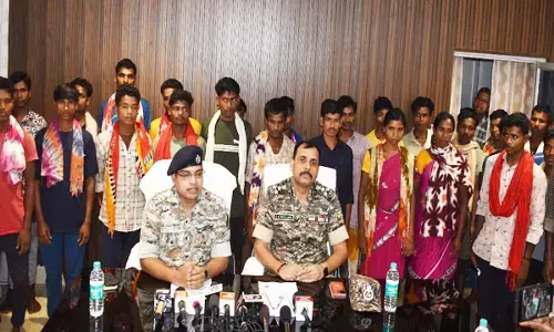 Bijapur Naxal Surrender: बीजापुर में 33 नक्सलियों ने किया आत्मसमर्पण, हत्या सहित कई गंभीर अपराध दर्ज... CM विष्णुदेव ने जताई खुशी...