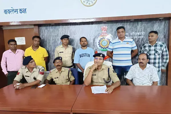 Sakthi News: शातिर ठग पकड़ाया... शेयर मार्केट, जुआ सट्टा कैसिनो के नंबर बताने के नाम पर 50 लोगों को लगाया चूना