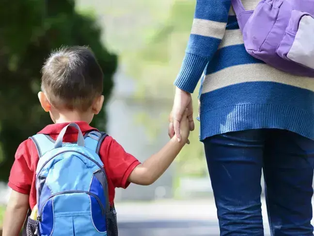 First Day School : क्या आपका भी बच्चा पहली बार स्कूल जा रहा है...तो ये खबर आपके लिए है