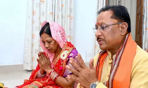 वैवाहिक वर्षगांठ पर CM विष्णुदेव ने सपत्नीक पूजा-अर्चना कर इष्टदेव से लिया आशीर्वाद