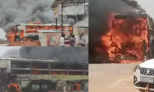 Raipur News: यात्रियों से भरी बस में लगी भीषण आग, देखते ही देखते बस जलकर हुई खाक...