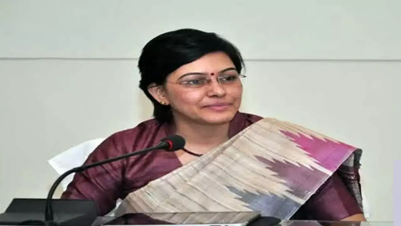 IAS Ritu Sain: छोटे भाइयों को IAS, IPS बनाने वाली IAS ऋतु सेन लौटीं छत्तीसगढ़, 2017 में गई थीं सेंट्रल डेपुटेशन पर, सरगुजा कलेक्टर में हुई चर्चित