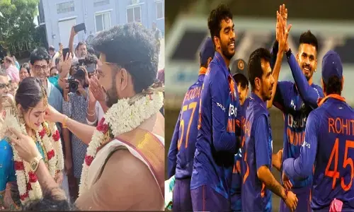 Venkatesh Iyer Wedding: वर्ल्ड कप के बीच टीम इंडिया के स्टार क्रिकेटर ने रचाई शादी, दुल्हन संग फेरे और जयमाला की खुबसूरत तस्वीरें आई सामने...