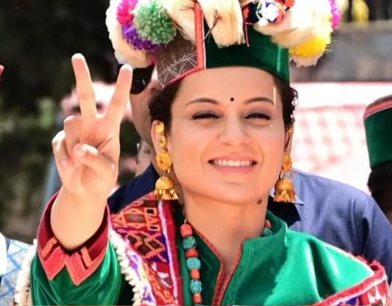 जीत की ओर बढ़ीं कंगना ने दिया पहला बयानकंगना ने... ... LokSabha Chunav 2024 Live Updates: किसकी होगी जीत? किसके उड़ेगे चेहरे के रंग, यहां देखिए फिल्मी सितारों का लोकसभा चुनाव के लाइव परिणाम...