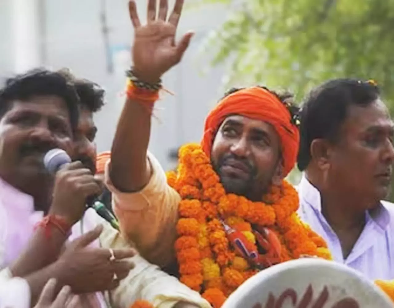 निराहुआ की हुई हारउत्तरप्रदेश के आजमगढ़ से भोजपुरी... ... LokSabha Chunav 2024 Live Updates: किसकी होगी जीत? किसके उड़ेगे चेहरे के रंग, यहां देखिए फिल्मी सितारों का लोकसभा चुनाव के लाइव परिणाम...