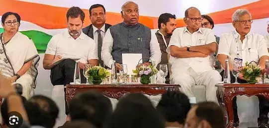 सरकार पर सस्पेंस: परदे के पीछे शरद पवार हुए सक्रिय, NDA के बहुमत के बावजूद एक्शन मोड में आई इंडिया अलायंस