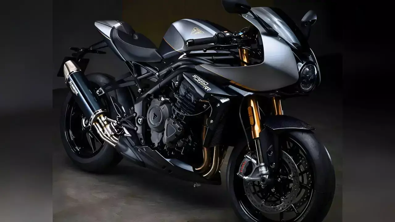 2025 Triumph Speed Triple 1200 RR: ट्रायम्फ स्पीड ट्रिपल 1200 आरआर ब्रेटलिंग लिमिटेड एडिशन हुई रिवील्ड, जानिए इसकी खासियते