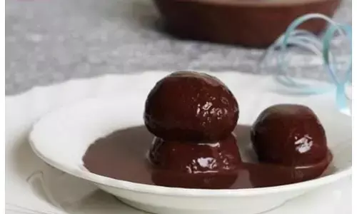 Chocolate Rasmalai Recipe: बच्चों को नहीं भा रहे बचे हुए रसगुल्ले? चुपके से उनसे बना लीजिए चाॅकलेट रसमलाई, पढ़िए सीक्रेट रेसिपी...